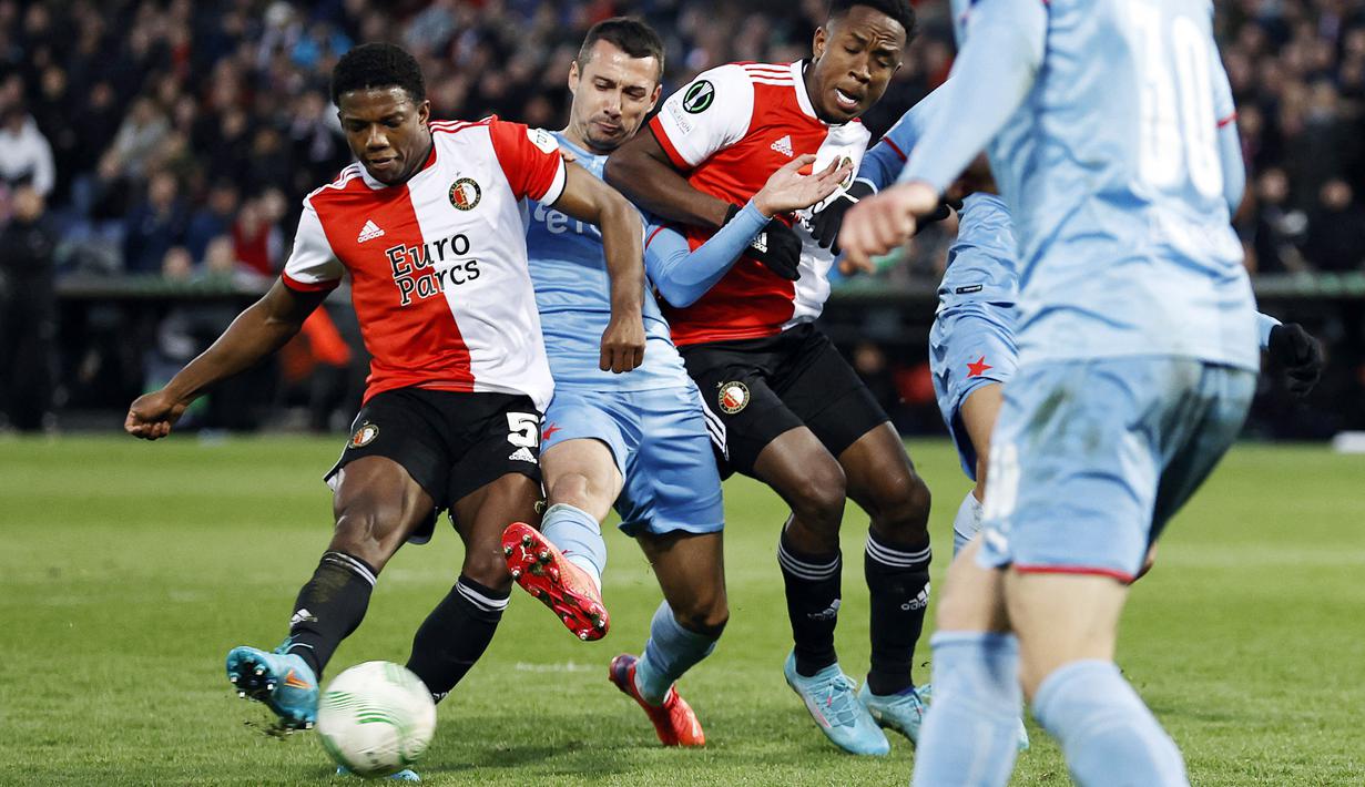 Setan Merah merampungkan transfer pemain yang berposisi sebagai bek, Tyrell Malacia dari tim Liga Belanda, Feyenoord. (AFP/Maurice Van Steen)