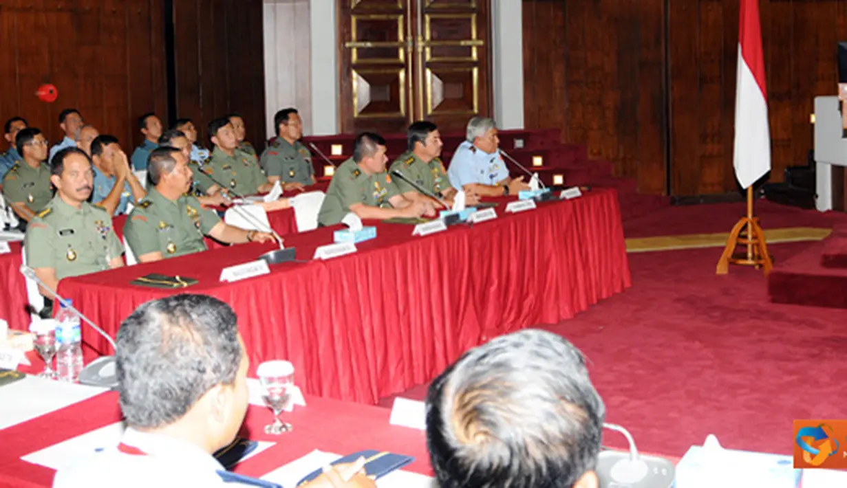 Citizen6, Cilangkap: Panglima TNI Mayjen TNI Hambali Hanafiah menutup Rakorops dan Rakernislat  TNI TA. 2011 di Aula Gatot Soebroto, Mabes TNI Cilangkap Jakarta Timur, Rabu (21/12). (Pengirim: Badarudin Bakri)