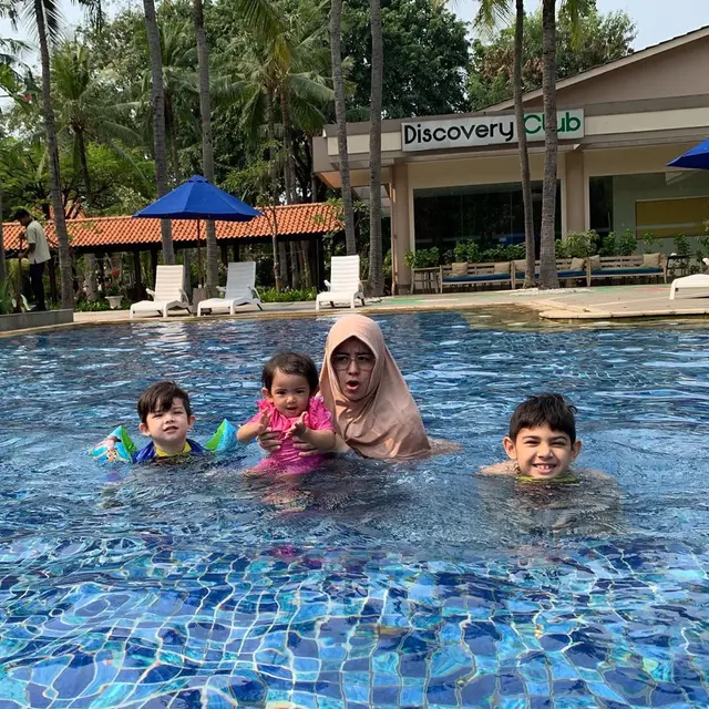 Momen Risty Tagor Saat Mengurus Tiga Anaknya, Mandiri Banget