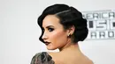 Penyanyi Demi Lovato saat menghadiri ajang American Music Awards 2015 di Los Angeles , California, Minggu (22/11). (REUTERS/David McNew)