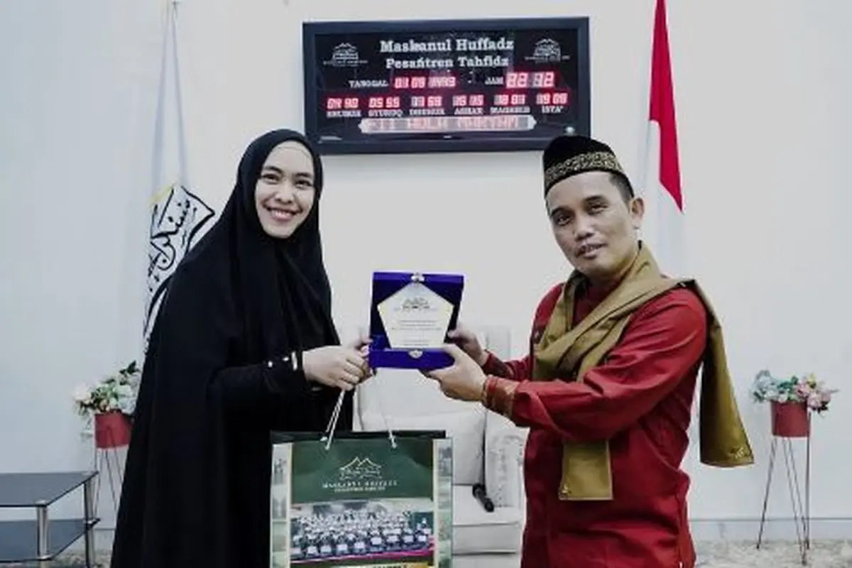 Oki Setiana Dewi