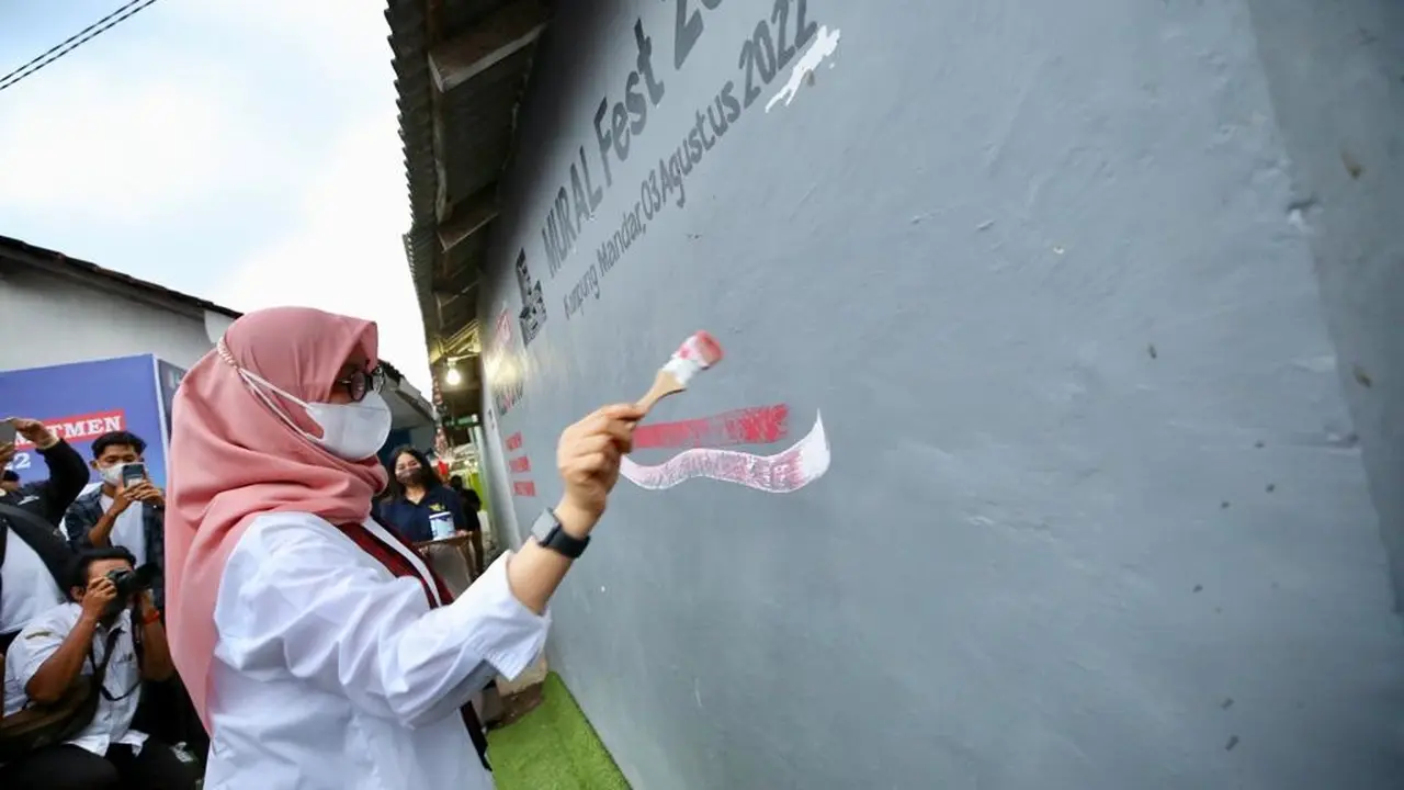 Bupati Banyuwangi Ipuk Fiestiandani membuka lomba mural dalam rangka semarak Hari Kemerdekaan RI ke 77 (Istimewa)