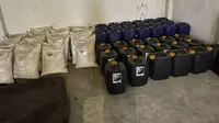 Sejumlah bahan kimia berbahaya yang ditemukan dalam sebuah gudang di Minahasa Utara.
