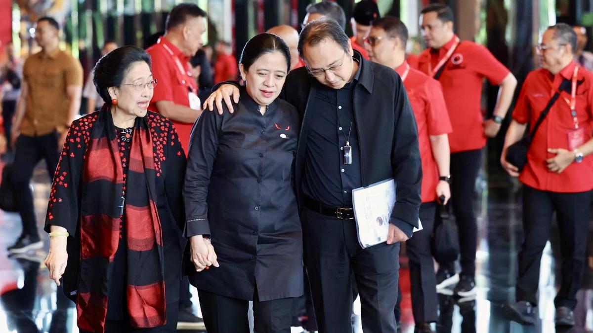 Momen Megawati, Prananda, dan Puan Saling Rangkul di Bimtek PDIP