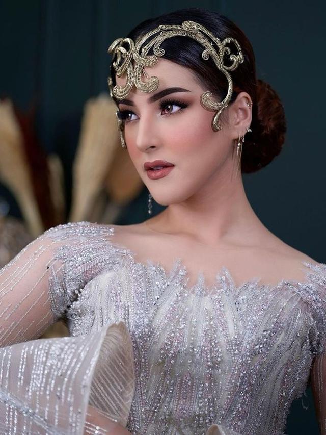Potret Tasya Farasya Kenakan Busana Pengantin Bernuansa Putih. (Sumber: Instagram/tasyafarasya)