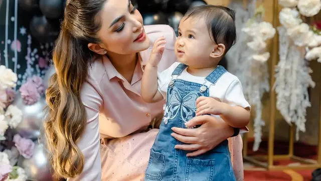 Potret Kedekatan Ashanty dengan Azura. (instagram/ashanty_ash)