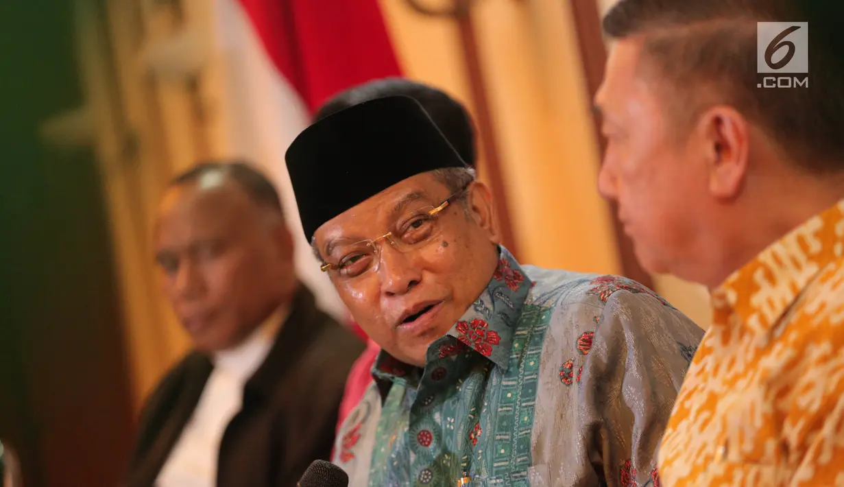 Ketua PBNU Said Aqil saat menghadiri pernyataan sikap solidaritas lintas agama untuk Myanmar (SALAM) di Gedung PBNU, Jakarta, Jumat (22/9). (Liputan6.com/Faizal Fanani)