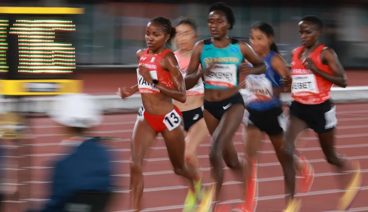 Atlet Bahrain Winfred Yavi, Jepang Nozomi Tanaka, Kazakhstan Daisy Jepkemei, India Seema, dan Bahrain Ruth Jebet (kiri-kanan) bersaing dalam final 10.000 meter putri pada Asian Games 2026 di Nagoya, Jepang, Kamis (24/9/2026). (DAVID GRAY / AFP)