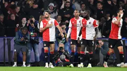 Sayap kanan Feyenoord asal Iran, Alireza Jahanbakhsh (kiri) telah mencetak 1 gol dari tiga laga di Liga Champions musim 2023/2024. Gol tersebut dicetaknya pada matchday pertama Grup E ke gawang Glasgow Celtic (19/9/2023) dalam laga yang akhirnya dimenangkan Feyenoord dengan skor 2-0. (AFP/John Thys)