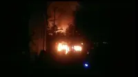 Kebakaran yang menghanguskan rumah kontrakan dan TK di wilayah Bedahan, Sawangan, Kota Depok. (Istimewa)