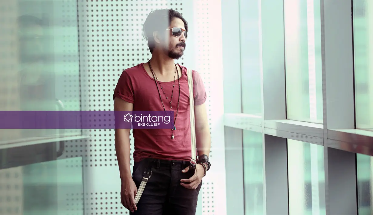 Bicara soal musik, Ariyo Wahab sejak masih kuliah sudah tampil sebagai vokalis.  Ia pernah tergabung dalam Ungu Band, State of Groove. Kini,ia menjadi vokalis The Dance Company. (Bambang E. Ros/Bintang.com)