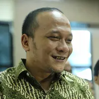 "Terdakwa terbukti bersalah melakukan tindak pidana penyalahgunaan narkotika untuk diri sendiri dengan pidana delapan bulan, dengan ketetapan menjalani rehabilitasi di RSKO, Jakarta Timur," sambung Sun Basana. (Adrian Putra/Bintang.com)