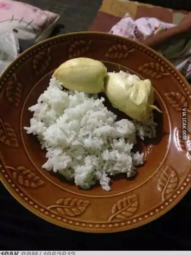 Malah Bikin Susah, Ini 7 Potret Absurd Orang Makan Durian Ini Bikin Tepuk Jidat