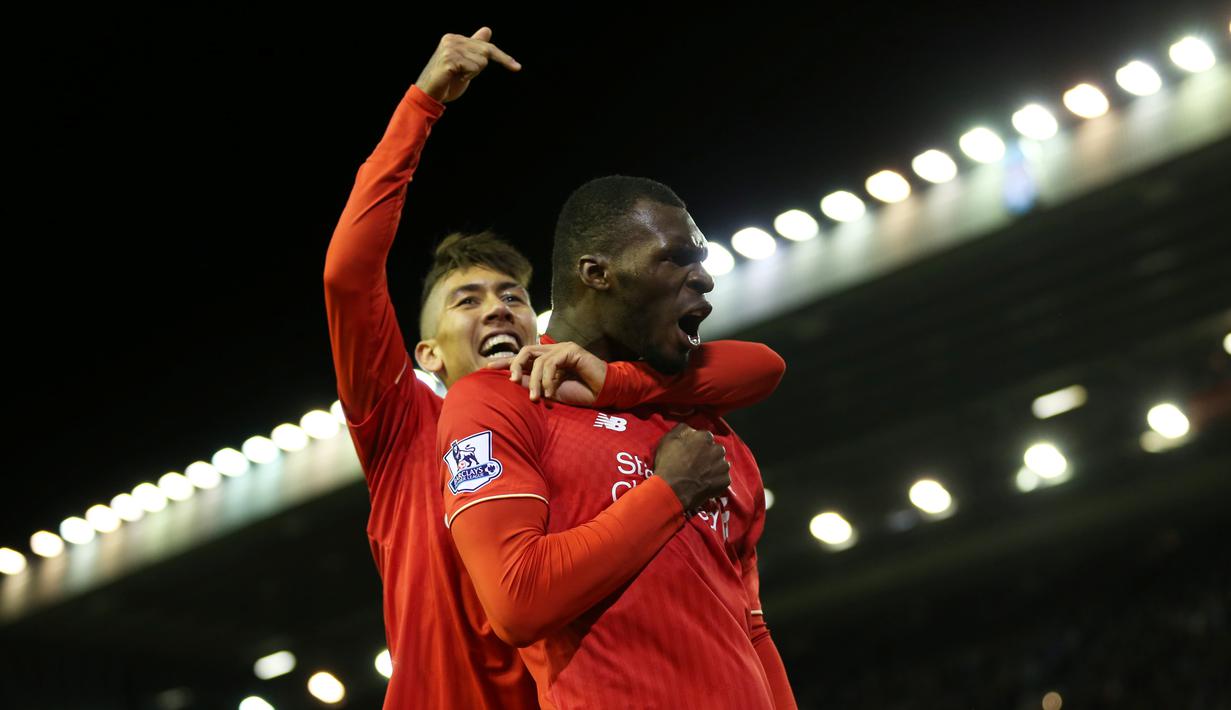 Selebrasi Christian Benteke setelah mencetak gol ke gawang Southampton dalam lanjutan Liga Premier Inggris di Stadion Anfield, Liverpool, Minggu (25/10/2015). (Action Images via Reuters/Alex Morton)