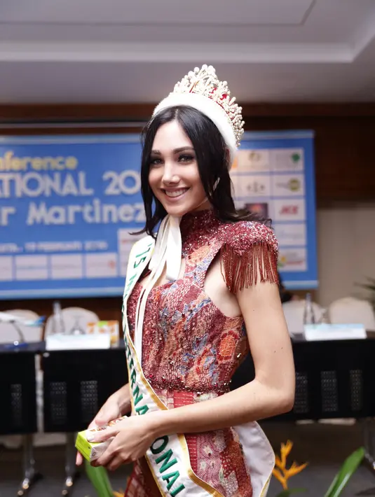 “Saya pemerhati pageant. Pemilihan Puteri Indonesia diminati untuk diikuti. Menjadi inspirasi bagi pemilihan level dunianya,” ujar Edymar Martinez kemudian. (Andy Masela/Bintang.com)