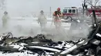 Petugas pemadam kebakaran memadamkan titik api dari kebakaran Smokehouse Creek di Stinnett, Texas pada hari Kamis, 29 Februari 2024. (AP Photo/Sean Murphy)