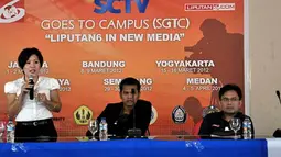 Direktur Program dan Produksi SCTV Harsiwi Ahmad membawakan materi tentang SCTV dan Industri Televisi pada umumnya.
