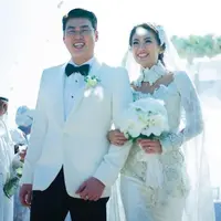 Asty Ananta dan Hendra menikah di Nusa Dua, Bali [foto: instagram/dierabachir_photography]