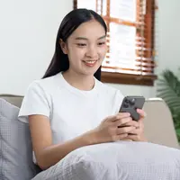 Ilustrasi perempuan belanja online. (c) itchaznong@gmail.com/Depositphotos