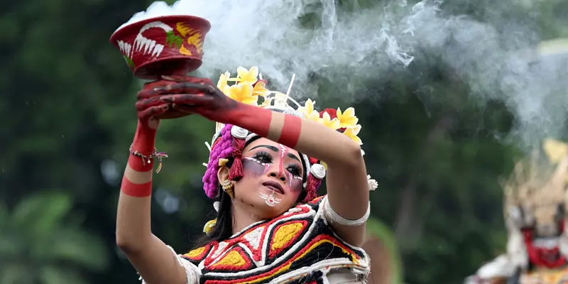 Masyarakat Bali Gelar Parade Tarian Ogoh-Ogoh