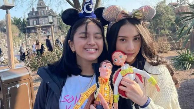 6 Potret Alleia Bareng Rekan Artis Ariel Noah, Mulai Masuk Circle Selebritas