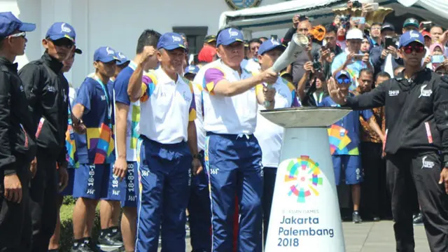 Konvoi Driver GRAB Meriahkan Kirab Obor ASIAN GAMES 2018 di Kota Kembang