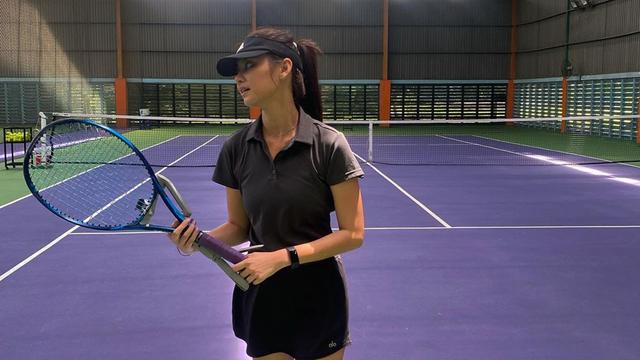 Potret Gege Elisa saat Main Tenis, Tampil Stylish