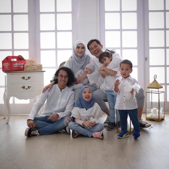 Zaskia Adya Mecca dan Barmastya Bhumi. (Foto: Instagram @zaskiadyamecca)