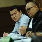 Terdakwa, Andi Agustinus alias Andi Narogong saat menjalani sidang lanjutan kasus dugaan korupsi proyek E-KTP di Pengadilan Tipikor, Jakarta, Senin (13/11). Sidang mendengar saksi diantaranya Anang Sugiana Sudiharjo. (Liputan6.com/Helmi Fithriansyah)