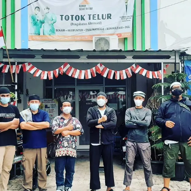 Tinggalkan Musik, Ini 6 Potret Eca Sukma Vokalis Band Ecapede yang Kini Jadi Tabib