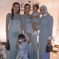 Gaya Kompak Saudara Ipar Aaliyah Massaid dan Aurel Hermansyah di acara Ashanty. [@aurelie.hermansyah]