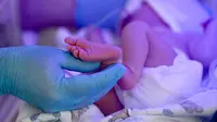 Hanya Beda 15 Menit, Wanita Ini Lahirkan Bayi Kembar di 2021 dan 2022