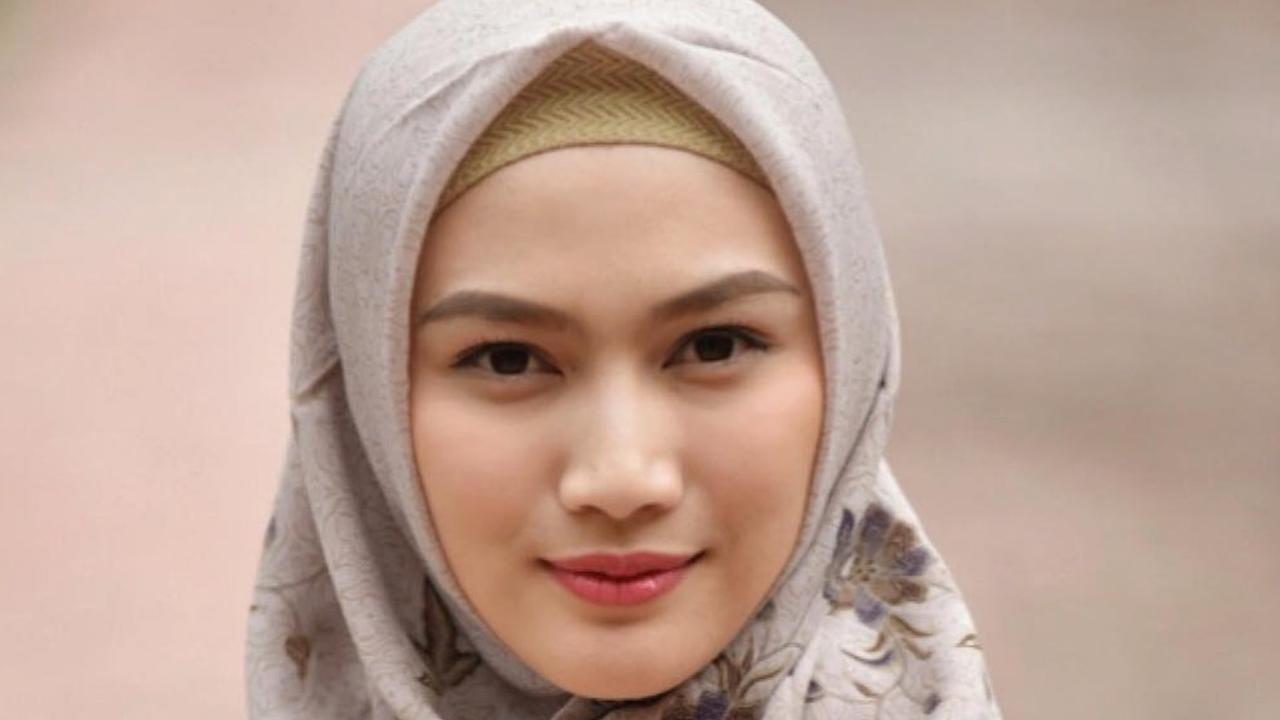 Gaya Hijab Melody Eks JKT48