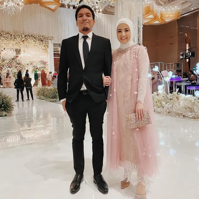 Unggah Video Nikahan 7 Tahun Lalu, Ini 6 Potret Mesra Desta dan Natasha Rizky