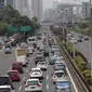 Ratusan kendaraan roda empat mengalami kemacetan ketika melintasi jalan tol Jakarta, Rabu (30/9). Jasa Marga mencatat volume kendaraan yang melewati seluruh ruas jalan tol yang dikelola BUMN Tol ini mengalami peningkatan. (Liputan6.com/Angga Yuniar)