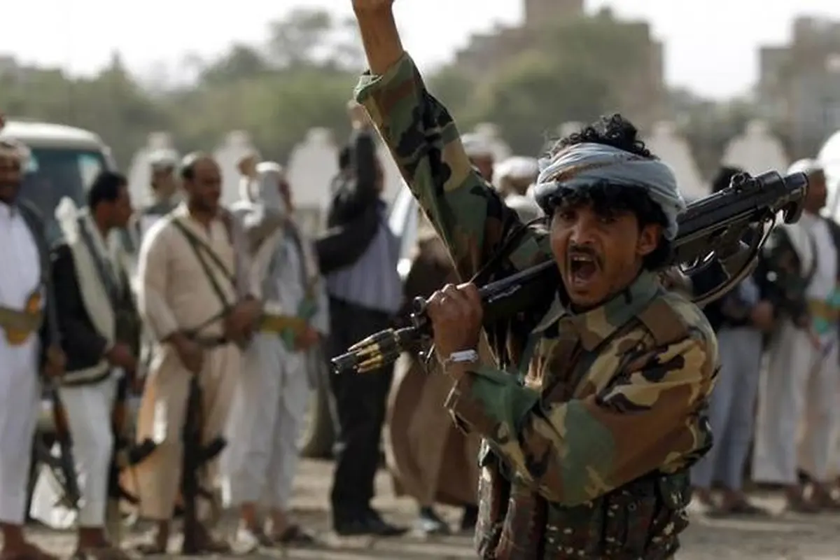 Salah seorang anggota pasukan militan Houthi yang berperang dengan pemerintah Yaman (AFP Photo)