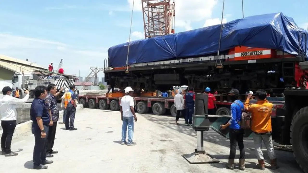 PT Kereta Api Indonesia Divisi Regional (Divre) I Sumatera Utara mendatangkan tujuh lokomotif dari Sumatera Selatan. (Reza Efendi/Liputan6.com)