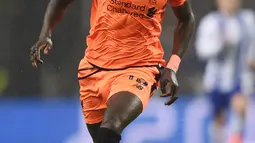2. Sadio Mane - Biaya 34 juta Pounds dikeluarkan The Reds demi menikmati jasa pemain Senegal ini. Musim lalu ia menjadi pemain terbaik Liverpool dengan 13 gol yang ia ciptakan. (AFP/Miguel Riopa)