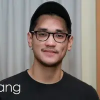 Afgan Syahreza sempat berlibur bersama Sherina di Jepang. Sherina pun sangat senang saat dikunjungi oleh Afgan. Mereka berdua pun mengunjungi beberapa tempat wisata di Jepang.