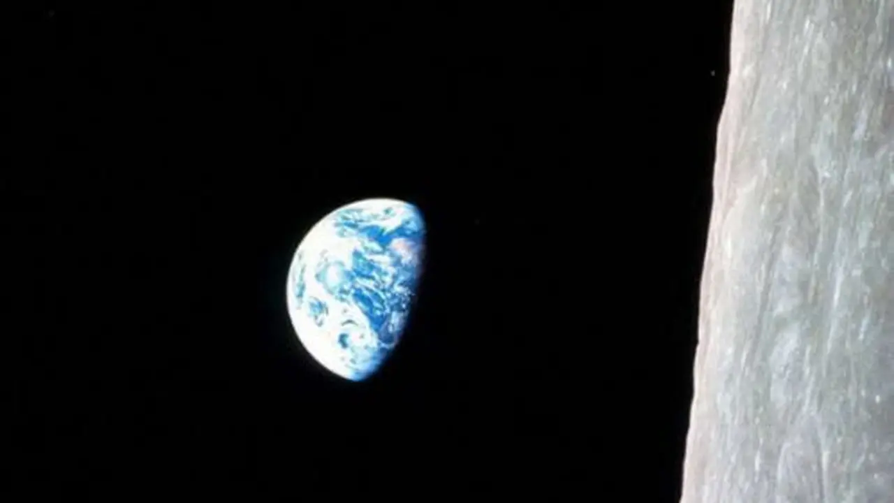 Penampakan Bumi dari permukaan Bulan. (Bill Anders/NASA)