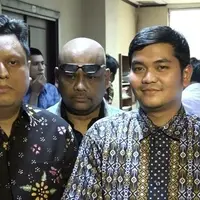 Nanda selaku pengacara dari Indra Bekti mengungkapkan, konten tayangan apa saja yang dilaporkan Indra ke Komisi Penyiaran Indonesia (KPI). Salah satunya adalah isu LGBT yang menurutnya tidak layak ditonton anak-anak.