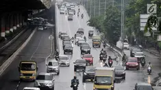 Kendaraan melintas di Jalan Ahmad Yani, Jakarta, Senin (25/6). Badan Pengelola Transportasi Jabodetabek (BPTJ) akan menguji coba perluasan sistem ganjil genap pada 2 Juli 2018. (Merdeka.com/Iqbal Nugroho)