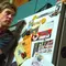 Film Caught Stealing di Vidio: Satu Kucing Peliharaan yang Bikin Hidup Mantan Atlet Kacau