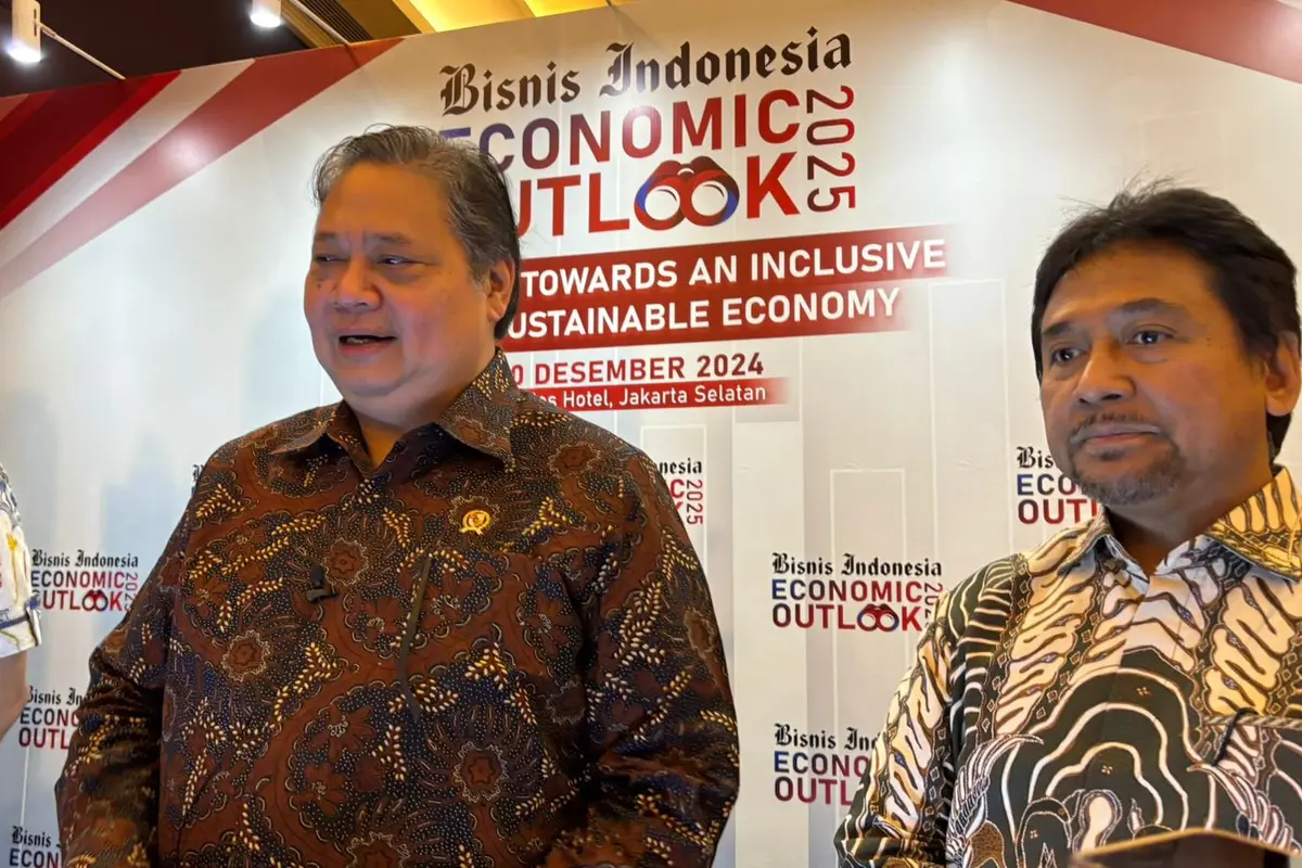 Menteri Koordinator Bidang Perekonomian, Airlangga Hartarto, dalam acara Economic Outlook 2025 yang diadakan oleh salah satu media ekonomi nasional, Selasa (10/12/2024). (Tira/Liputan6.com)