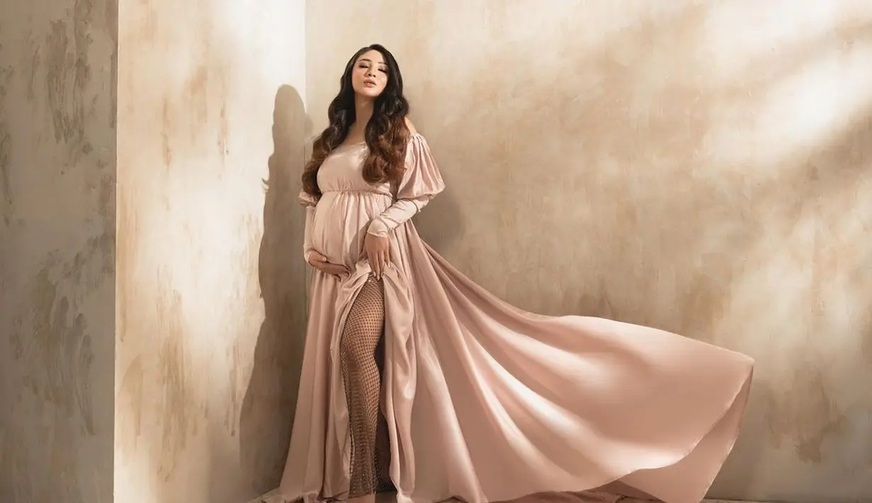 Margin Wieheerm maternity (Instagram/riomotret)