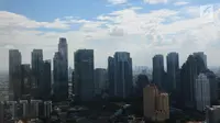 Sejumlah gedung tinggi yang berfungsi sebagai perkantoran dan hunian memenuhi sebagian kawasan ibu kota di kawasan Jakarta, Kamis (2/5/2019). The Skyscraper Center mencatat pertumbuhan gedung tinggi di ibu kota terus meningkat dengan jumlah saat ini mencapai 382 gedung. (Liputan6.com/Angga Yuniar)