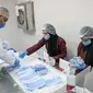 Masker medis yang telah dikemas di sebuah pabrik di Kairo, Mesir, 14 April 2020. Para karyawan bekerja siang dan malam untuk mengoperasikan lima mesin canggih yang dibawa dari China untuk memproduksi hingga 750.000 masker medis per hari. (Xinhua/Wu Huiwo)