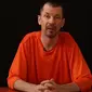 John Cantlie disiksa menggunakan teknik "waterboarding" seperti yang dialami tahanan di Penjara Guantanamo milik Amerika Serikat.
