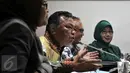 Ketua F-PPP Hasrul Azwar menjawab kabar ditangkapnya politikus PPP Ivan Haz terkait narkoba, di Jakarta, Selasa (23/2). Sedianya, putra mantan wapres Hamzah Haz itu diperiksa sebagai tersangka kasus penganiayaan PRT. (Liputan6.com/Johan Tallo)
