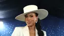 Kerry Washington tampil memukau dengan anting-anting berlian 14,63 karat yang dipadukan dengan emas putih 18 karat, kalung berlian 120,16 karat yang dipadukan dengan emas putih 18 karat, cincin berlian 6,42 karat yang dipadukan dengan emas putih 18 karat, semuanya dari Koleksi Haute Joaillerie, dan cincin berlian yang dipadukan dengan emas putih 18 karat dari Koleksi L´Heure du Diamant. [dok.  Chopard]